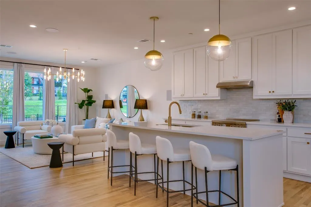 7207 Gaston Avenue, #1005