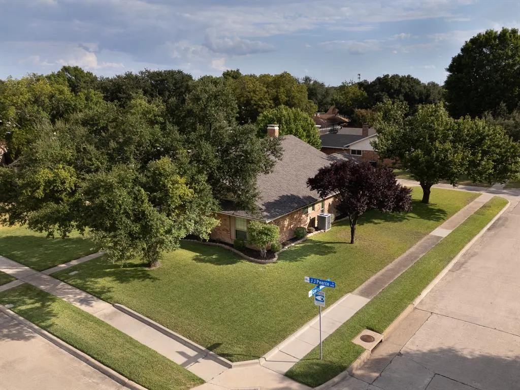 1916 J J Pearce Drive