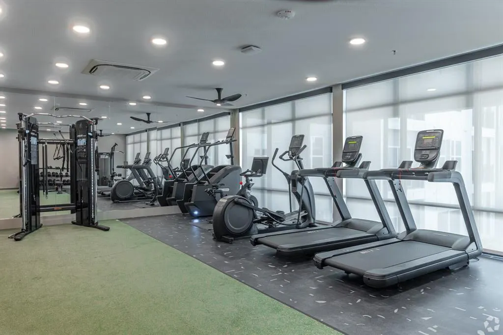 596 W 9th Street, #405
