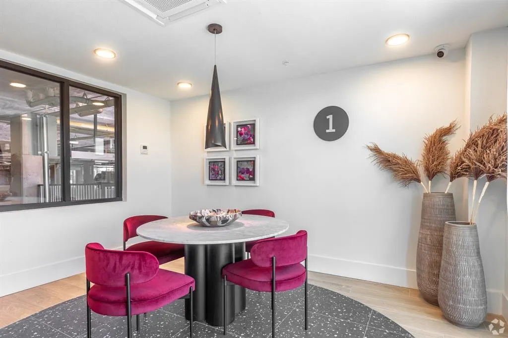 596 W 9th Street, #405