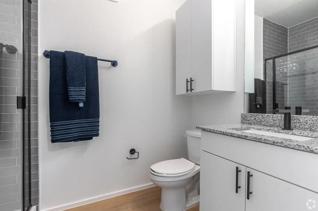 596 W 9th Street, #405