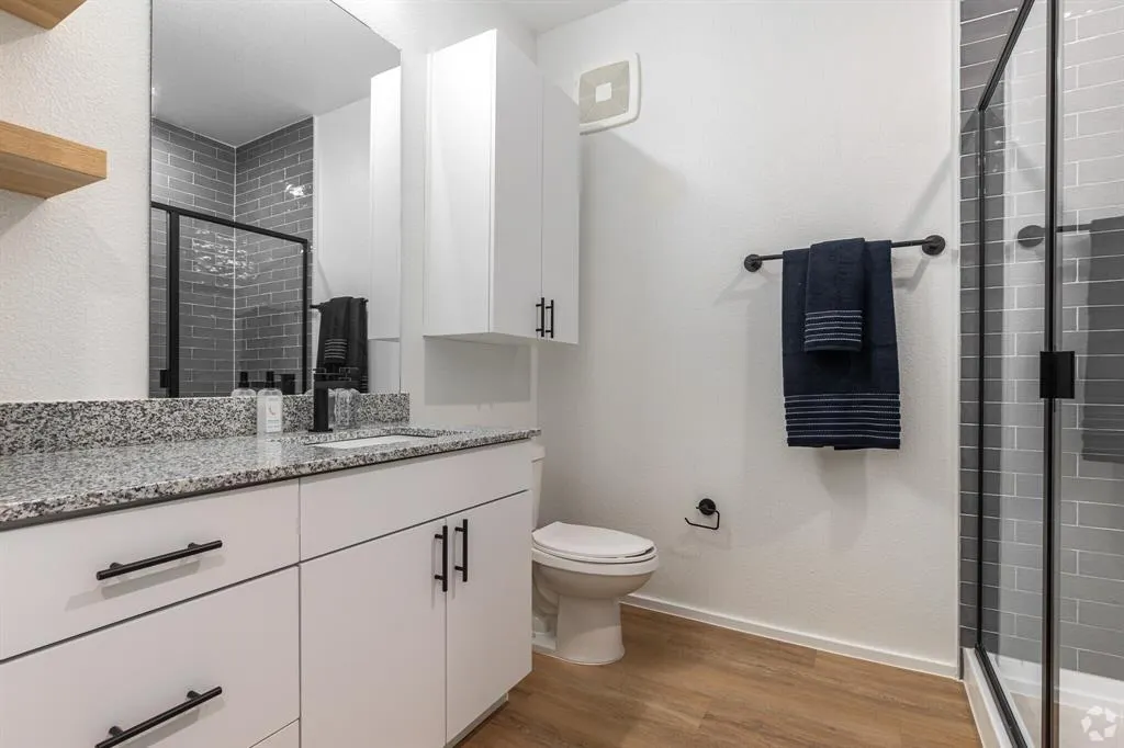 596 W 9th Street, #405