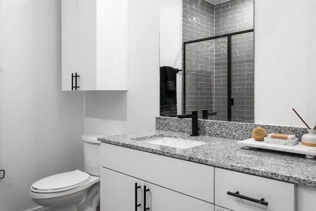 596 W 9th Street, #405