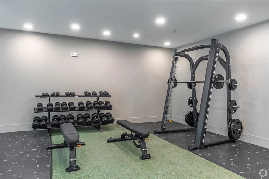 596 W 9th Street, #405
