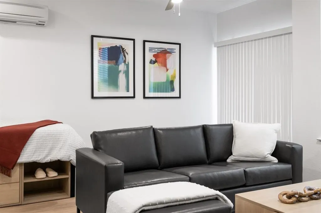 596 W 9th Street, #405