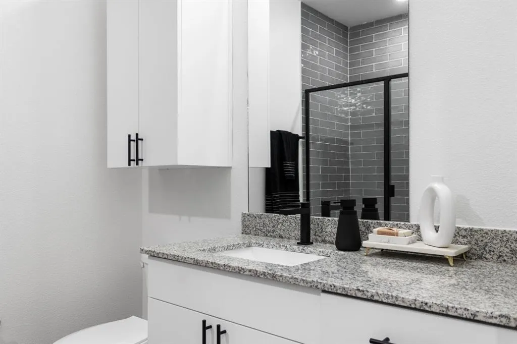 596 W 9th Street, #405