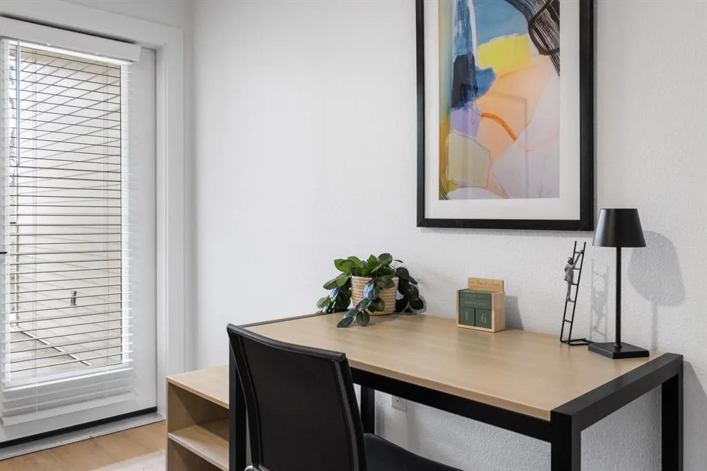596 W 9th Street, #405