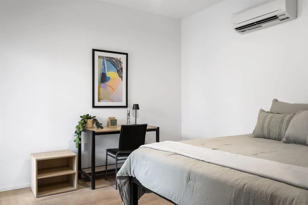 596 W 9th Street, #405