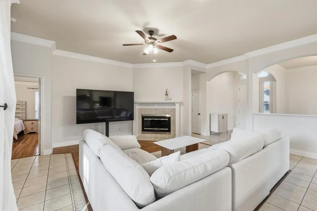 8405 Desert Dunes Trail