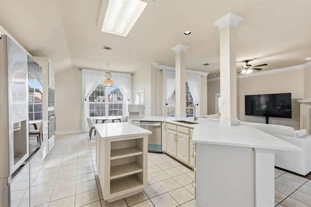 8405 Desert Dunes Trail
