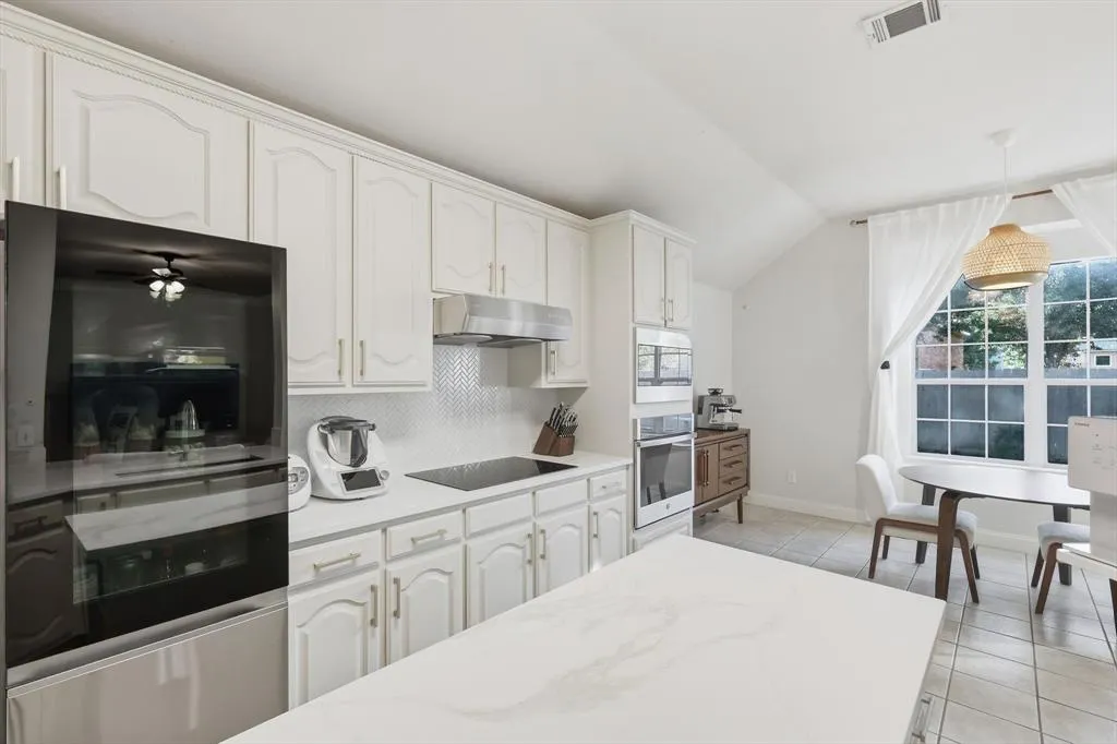 8405 Desert Dunes Trail