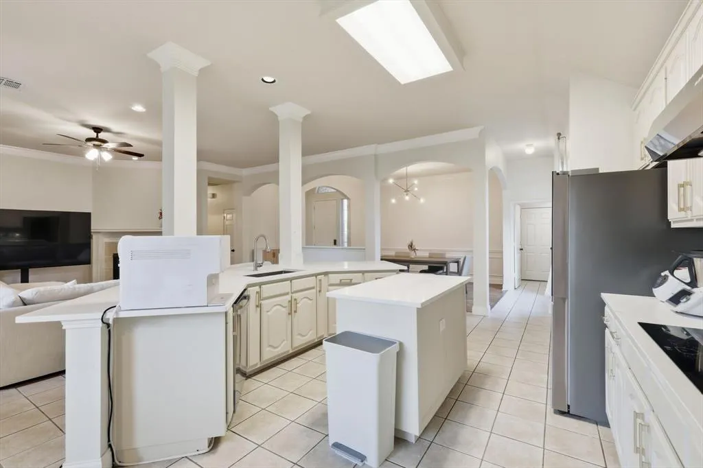 8405 Desert Dunes Trail