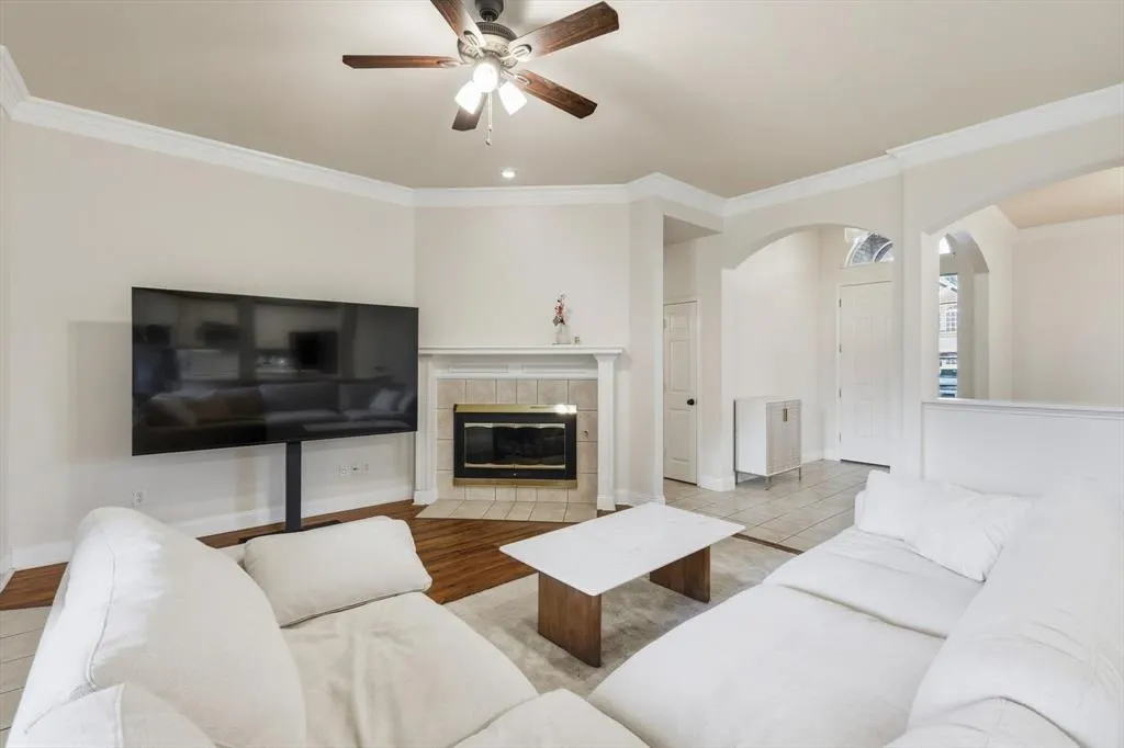 8405 Desert Dunes Trail