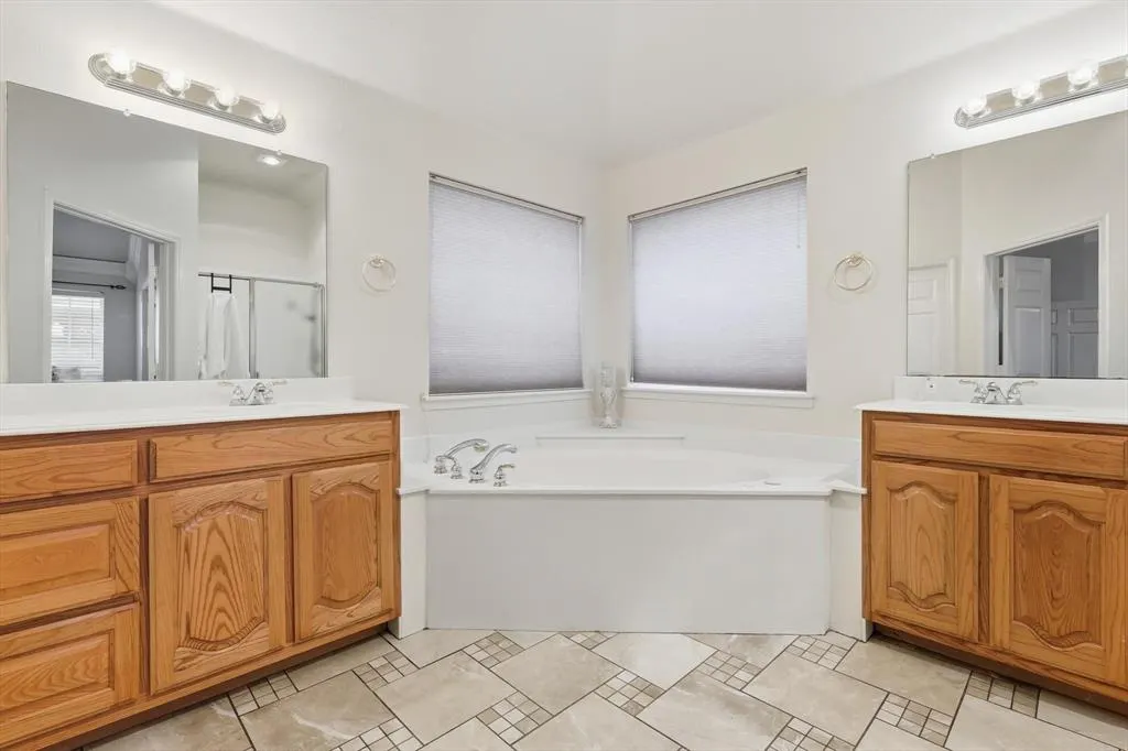 8405 Desert Dunes Trail