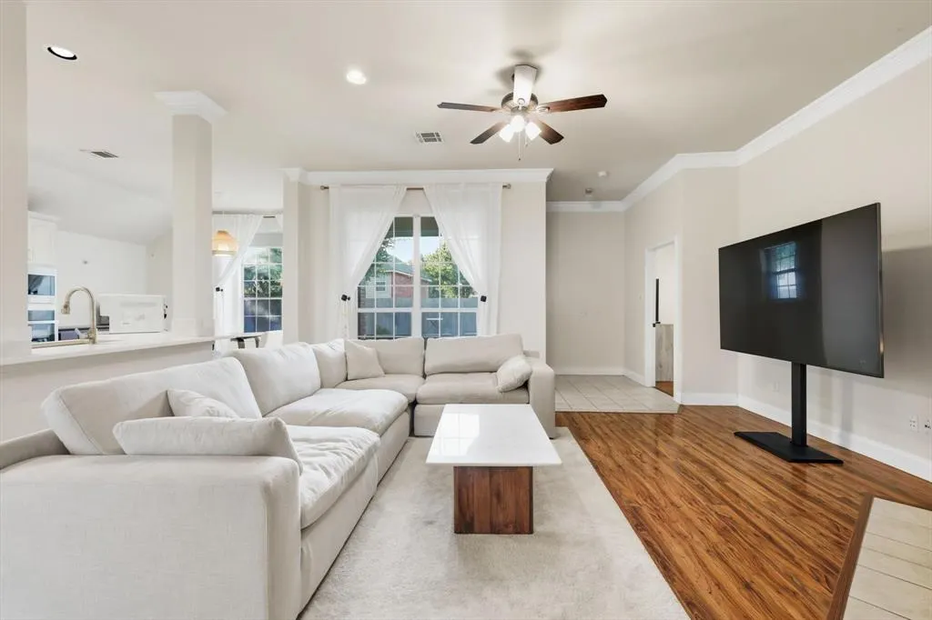 8405 Desert Dunes Trail