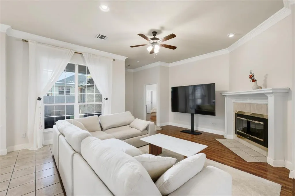 8405 Desert Dunes Trail