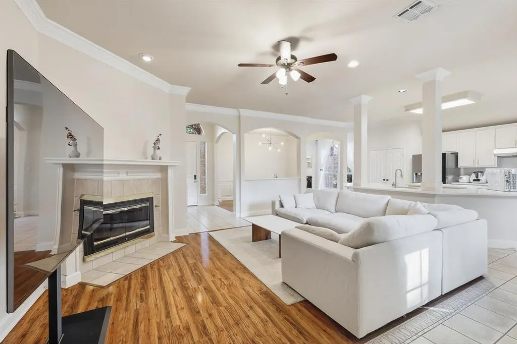 8405 Desert Dunes Trail