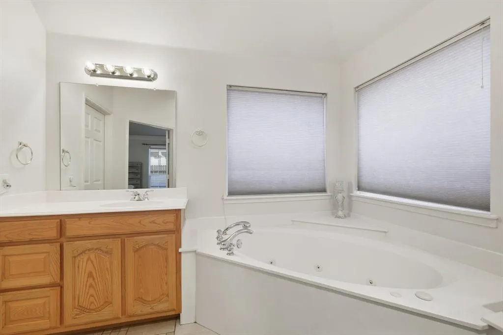 8405 Desert Dunes Trail