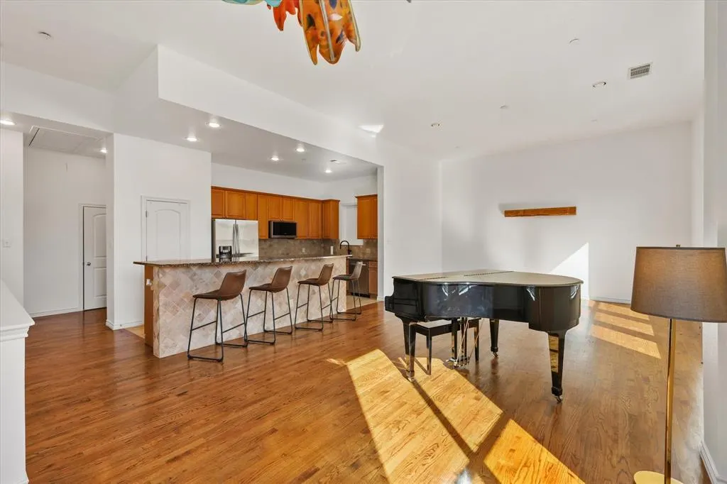 13900 Noel Road, #6