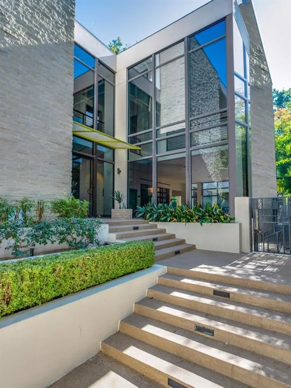3818 Turtle Creek Drive