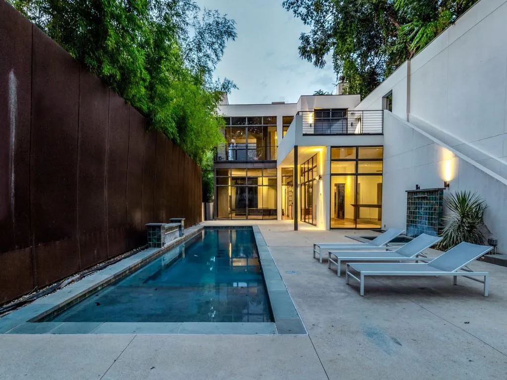 3818 Turtle Creek Drive