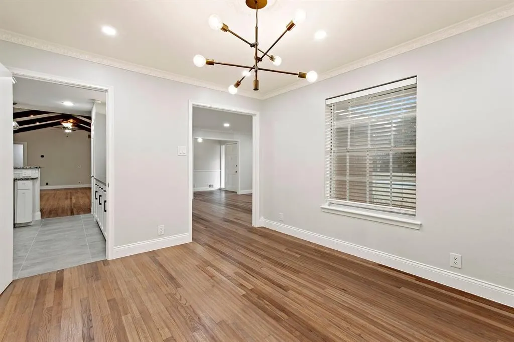 527 E Spring Valley Road