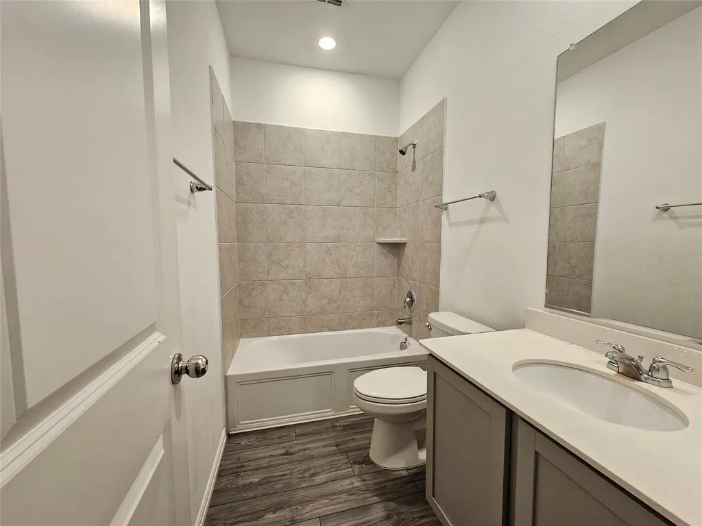 3704 Milkweed Road
