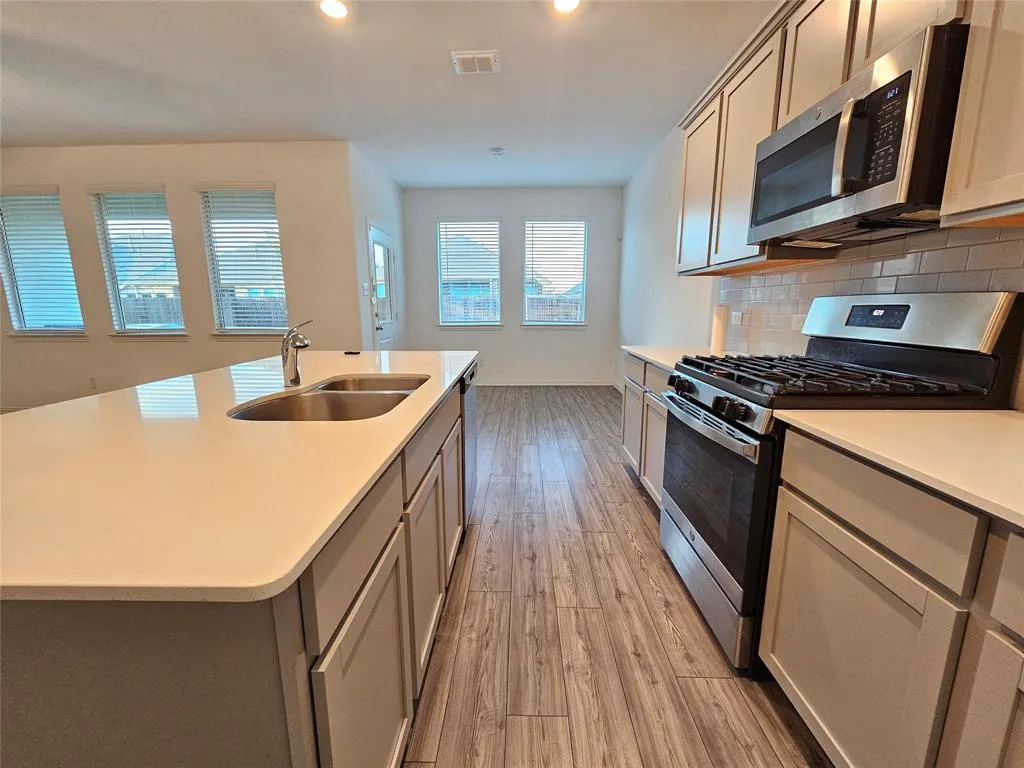 3704 Milkweed Road