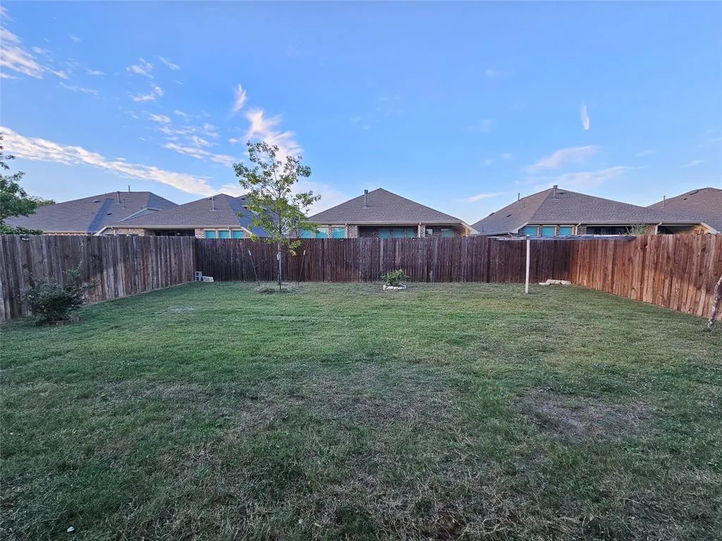 3704 Milkweed Road