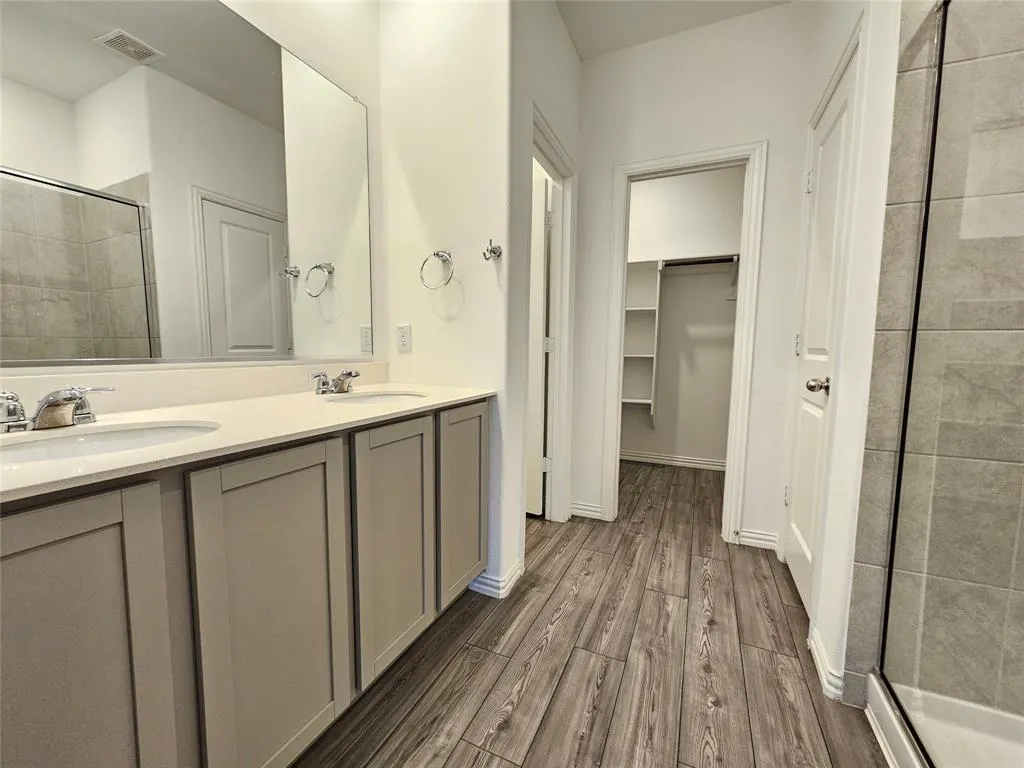 3704 Milkweed Road