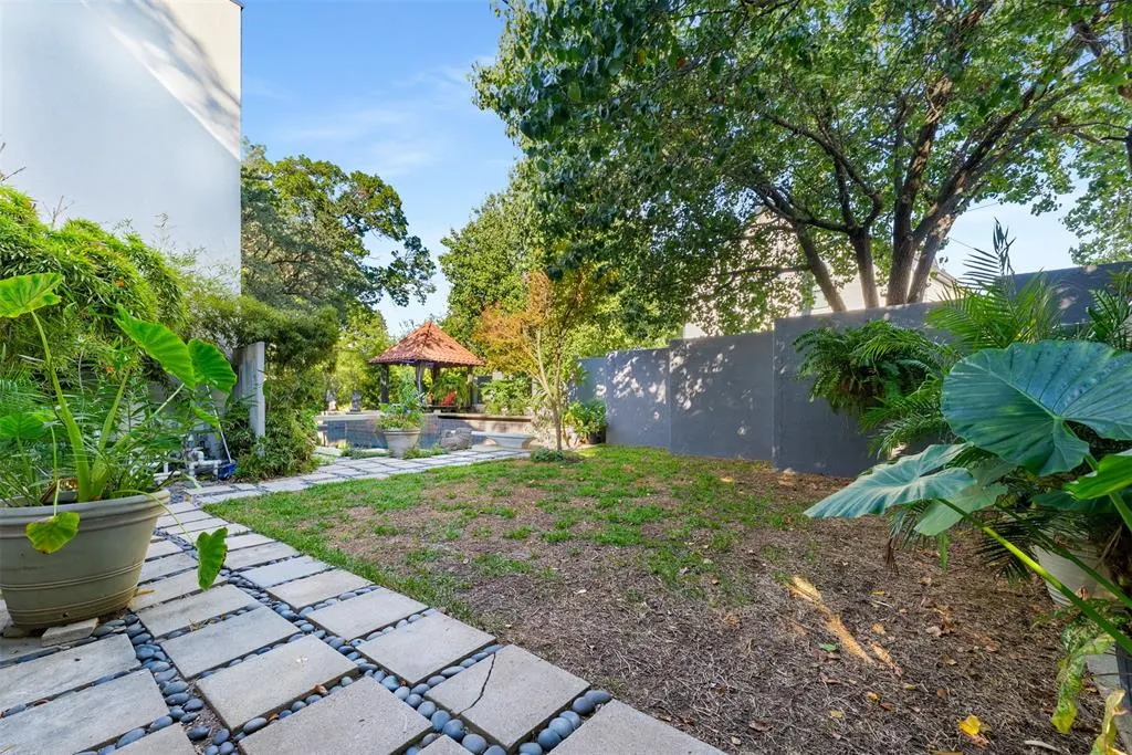 10406 Crestover Drive