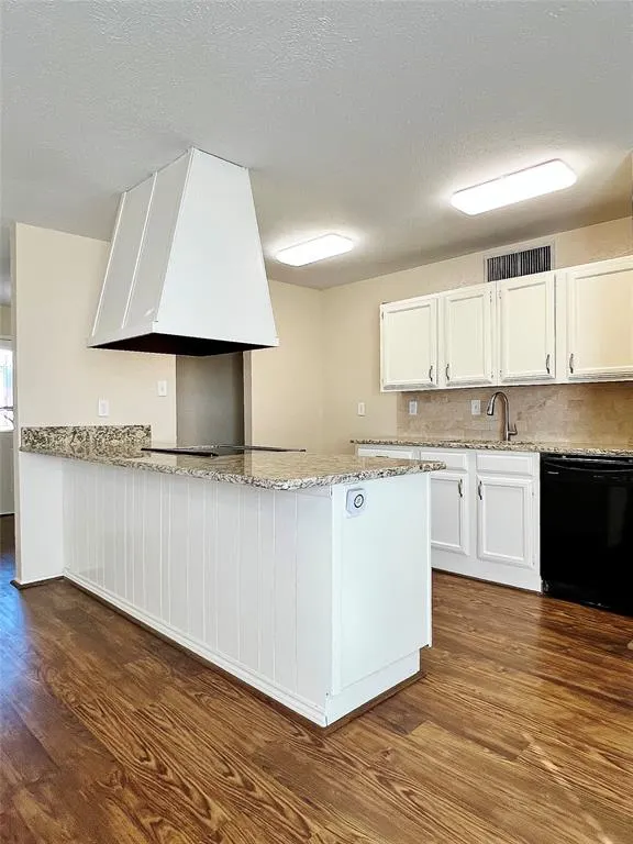 7132 Nutmeg Lane