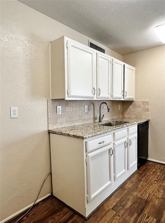 7132 Nutmeg Lane
