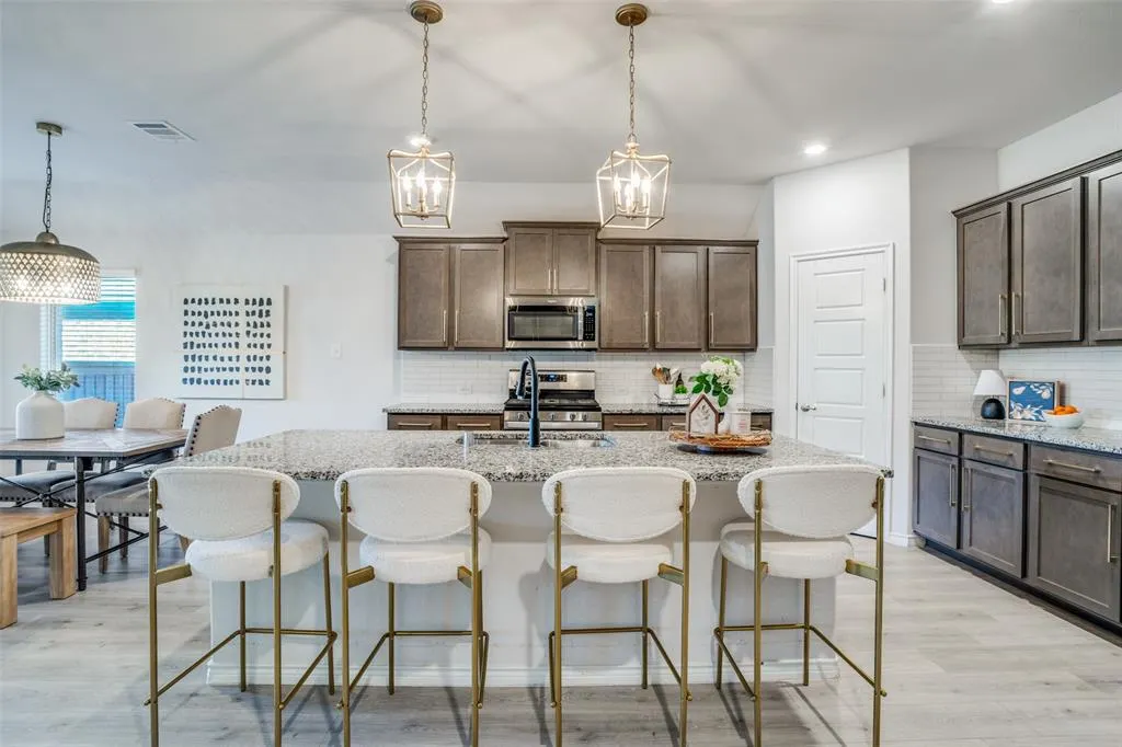 1013 Azure Lane