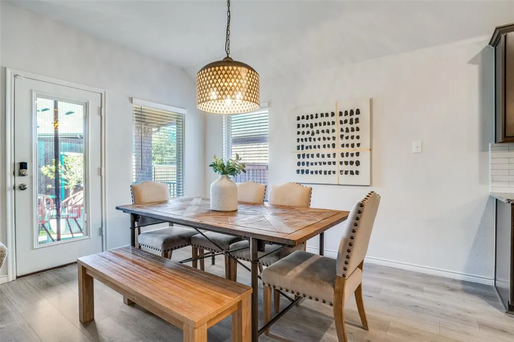 1013 Azure Lane