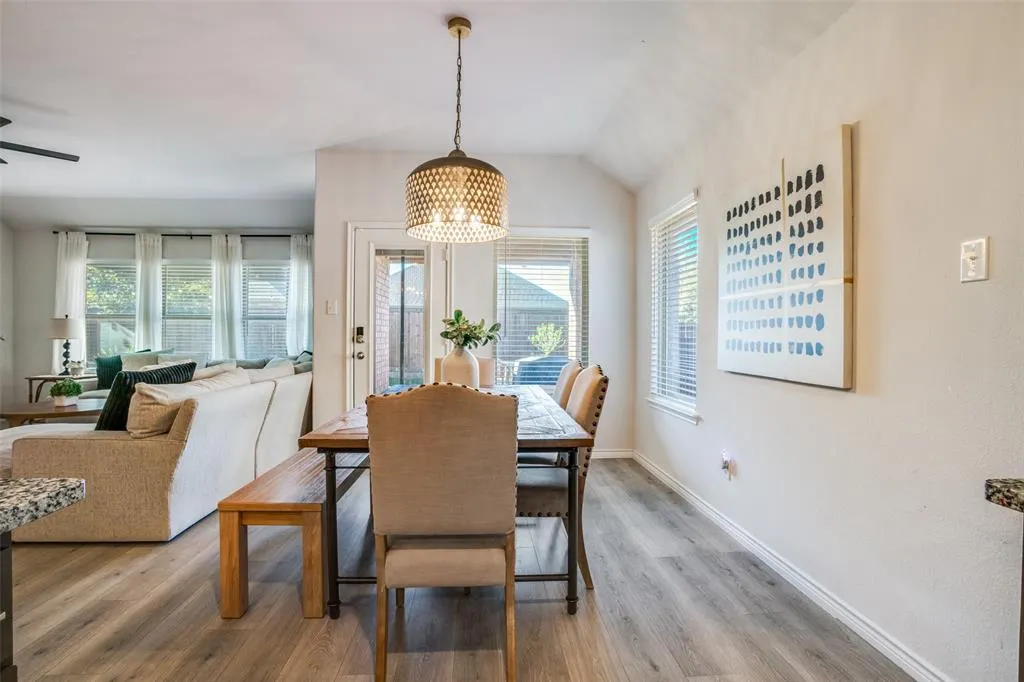 1013 Azure Lane