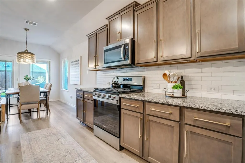 1013 Azure Lane