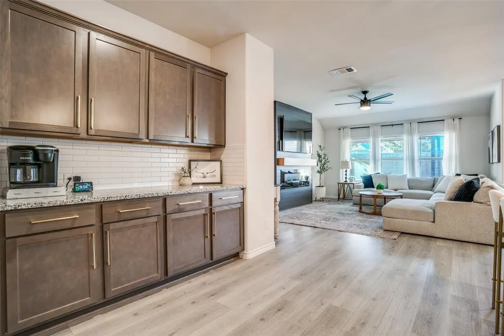 1013 Azure Lane