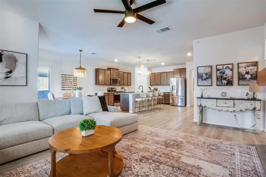 1013 Azure Lane