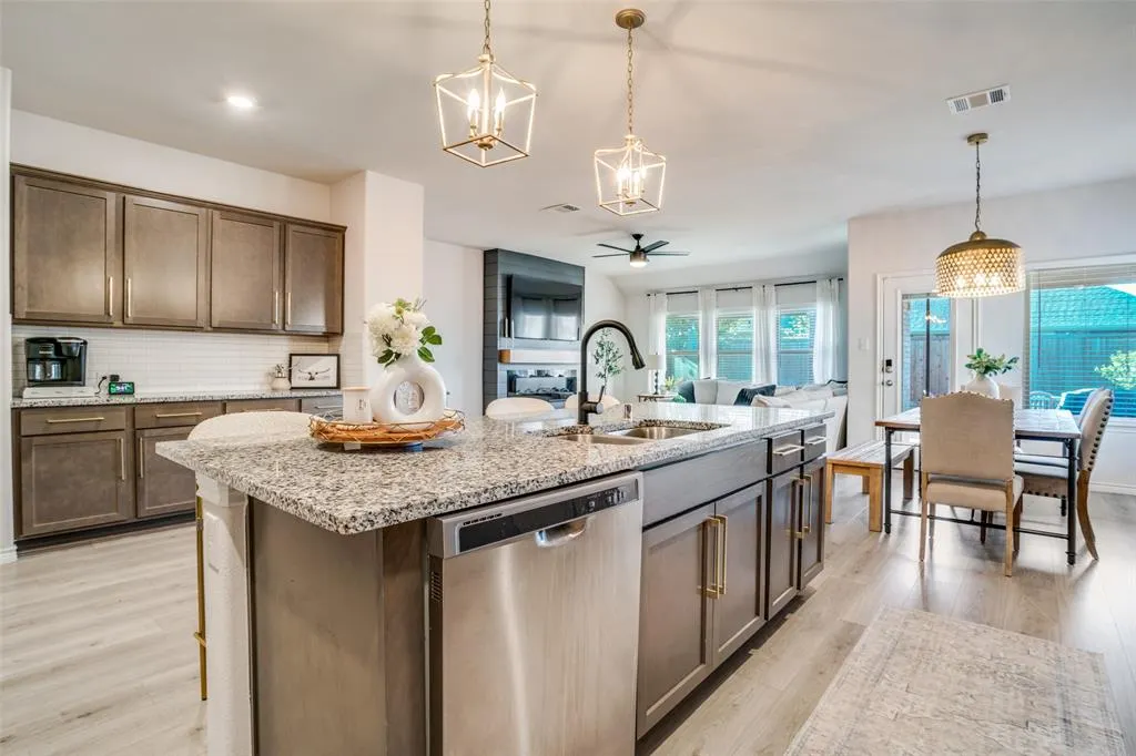 1013 Azure Lane