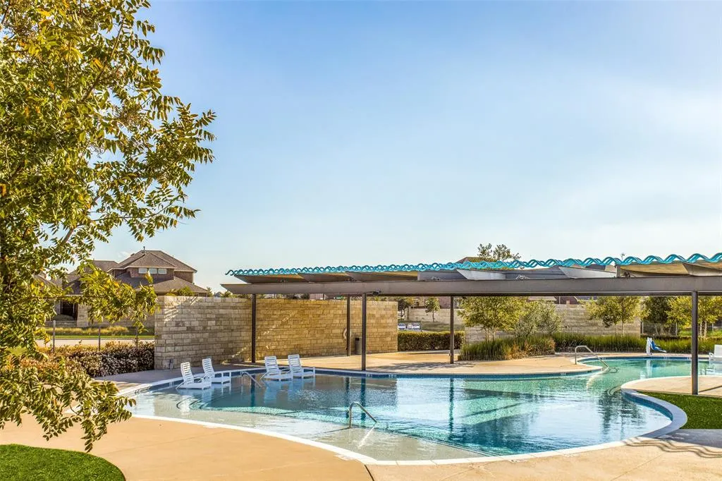 1013 Azure Lane