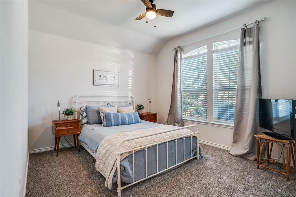 1013 Azure Lane