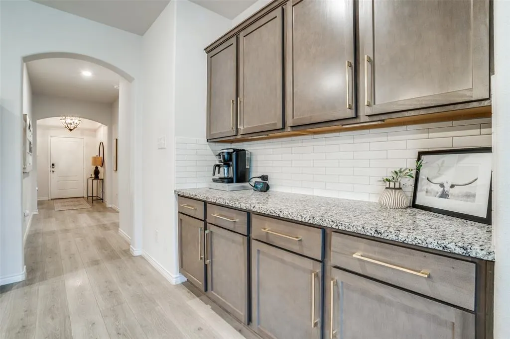 1013 Azure Lane