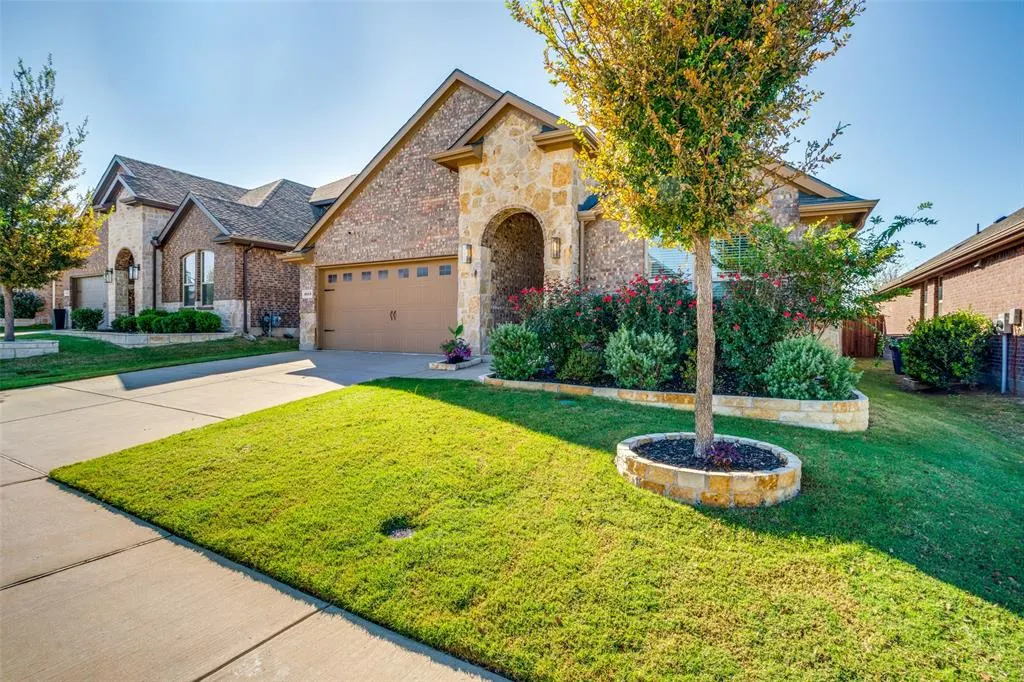 1013 Azure Lane