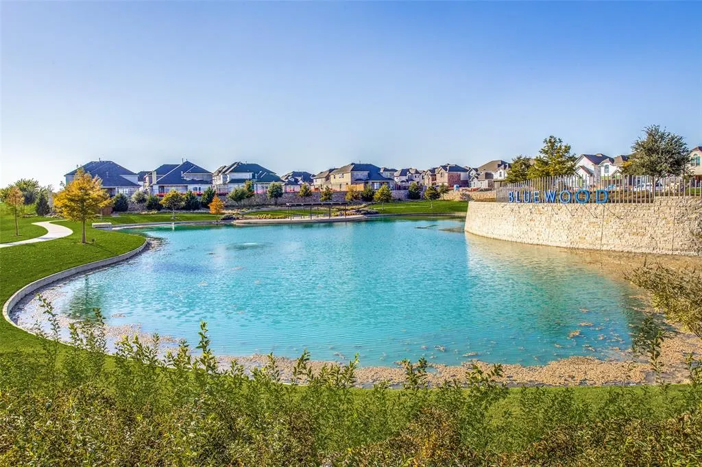 1013 Azure Lane