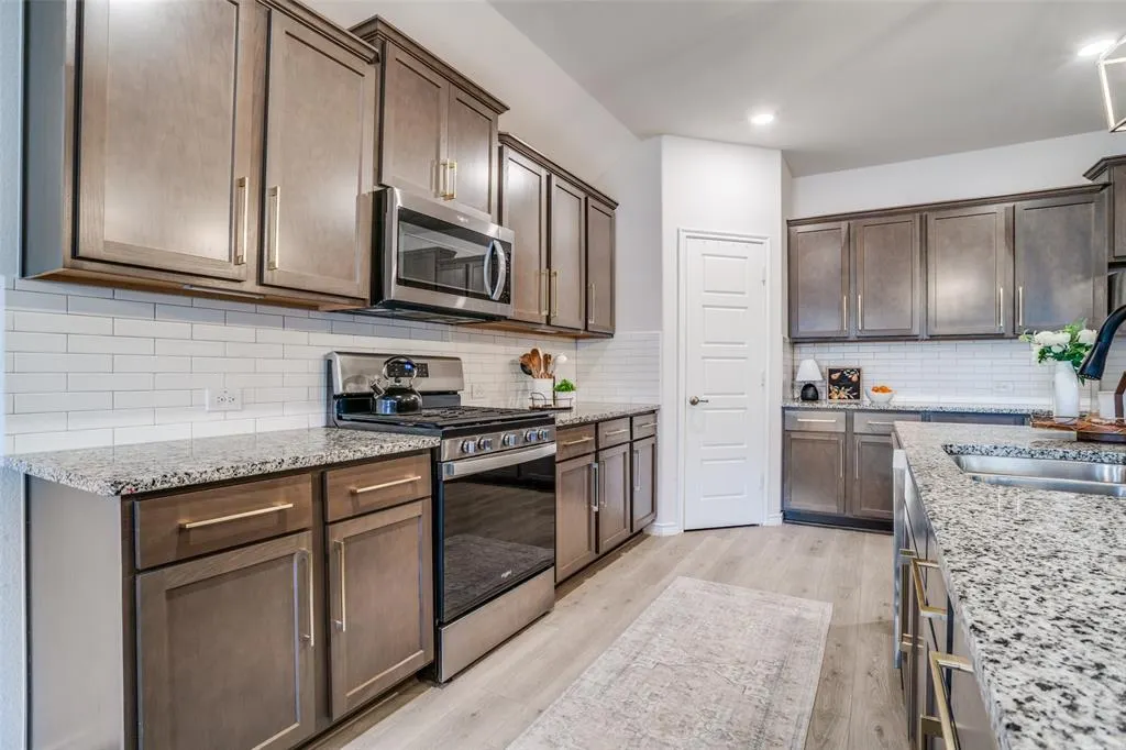 1013 Azure Lane