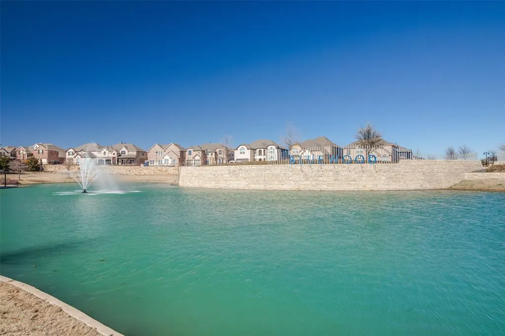 1013 Azure Lane