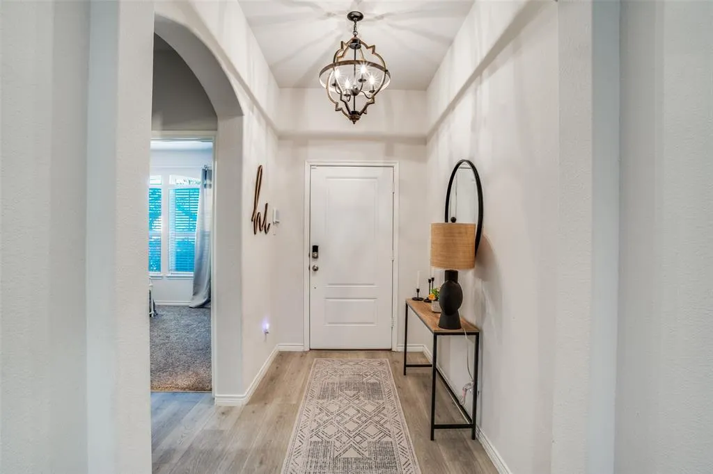 1013 Azure Lane