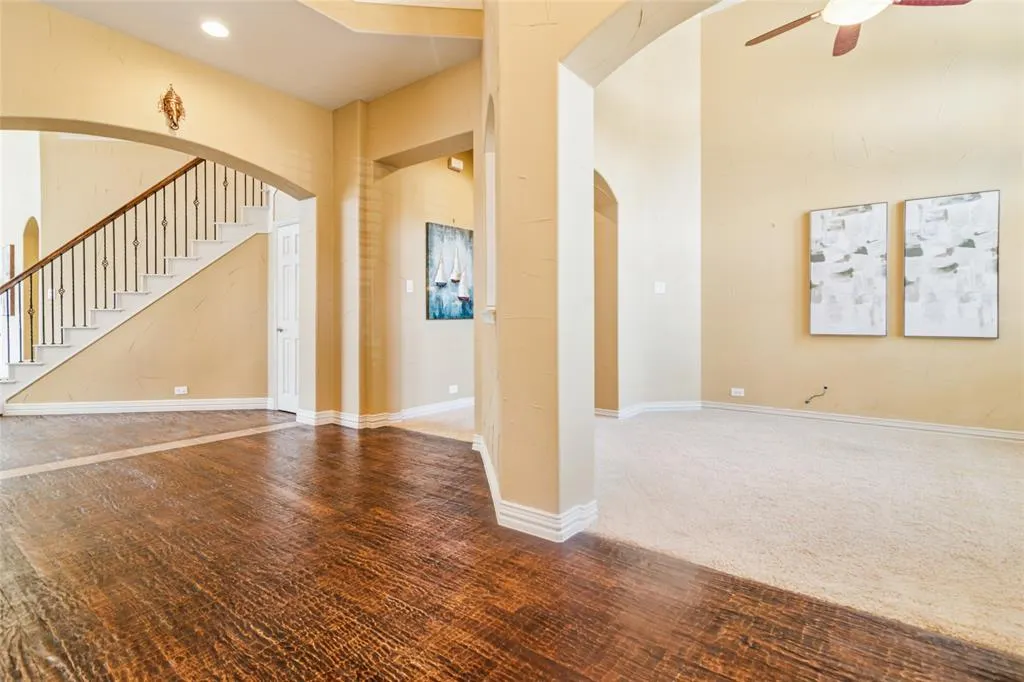 8113 Sutherland Lane
