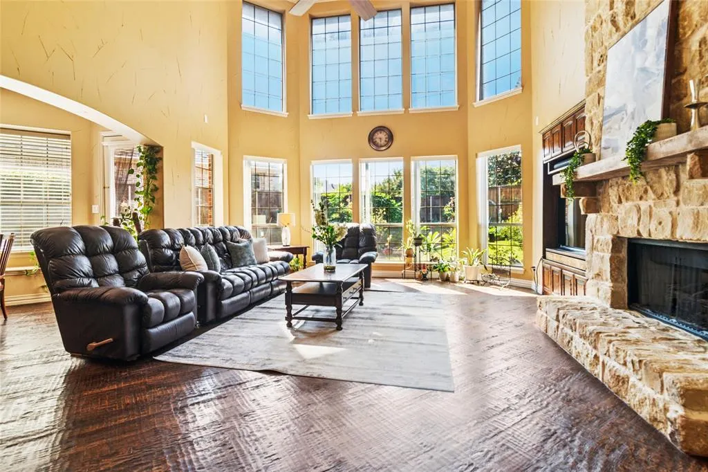 8113 Sutherland Lane